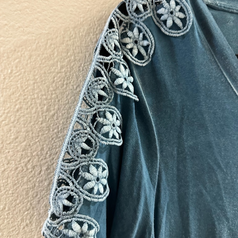 Wrangler Teal V-Neck Top with Embroidered Sleeves - Picture 4 of 5
